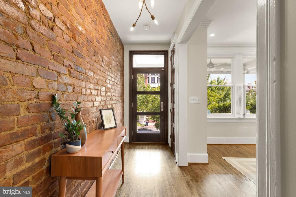 1118 Fairmont St NW