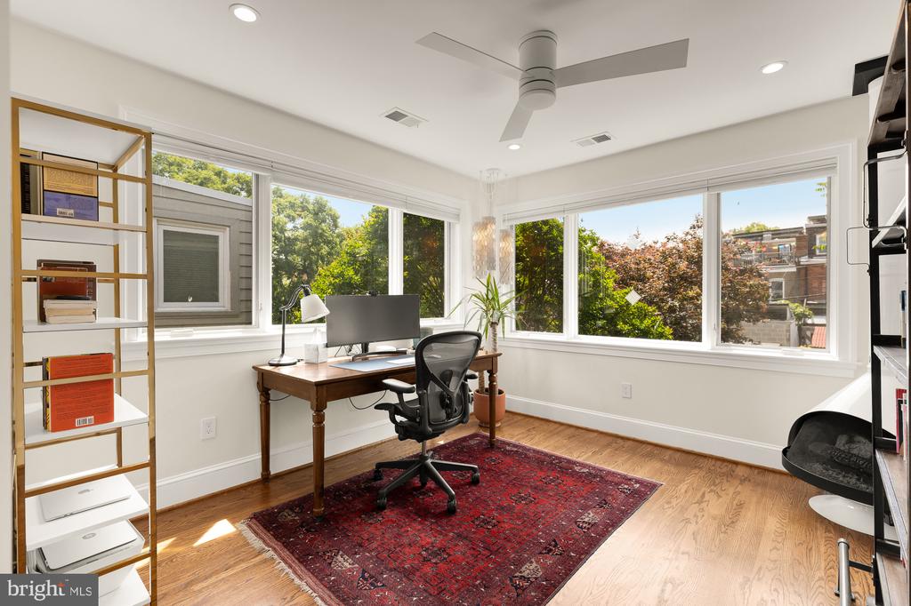 1118 Fairmont St NW
