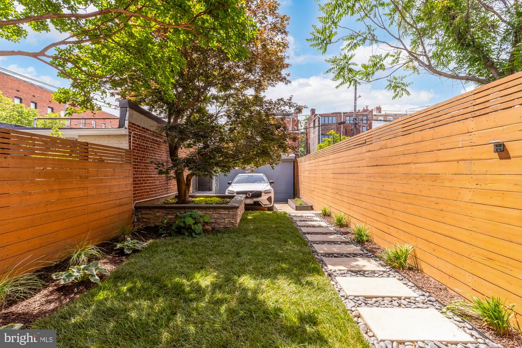 1118 Fairmont St NW