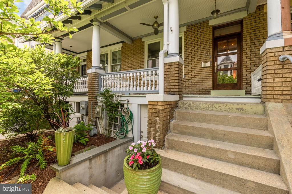 1118 Fairmont St NW