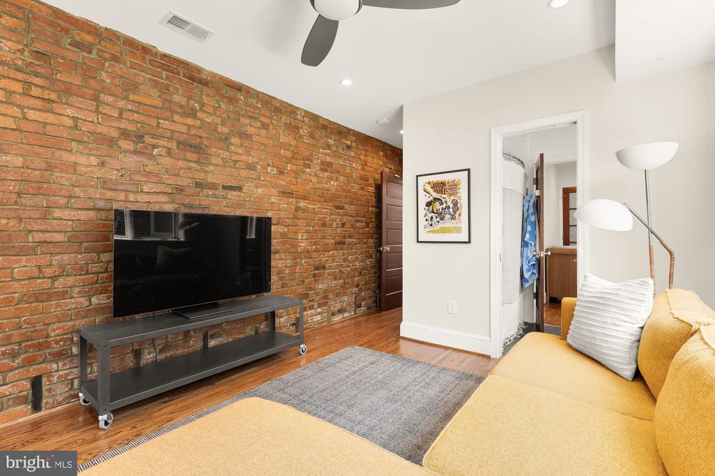 1118 Fairmont St NW