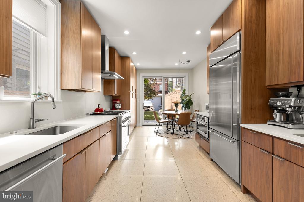 1118 Fairmont St NW