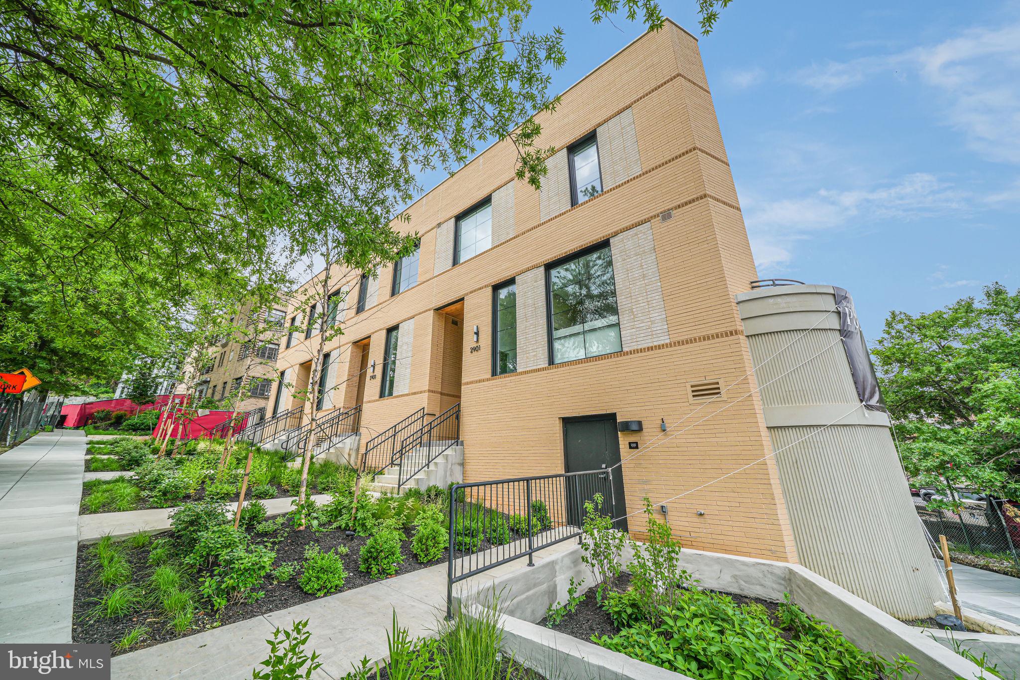 2901 Newark St NW