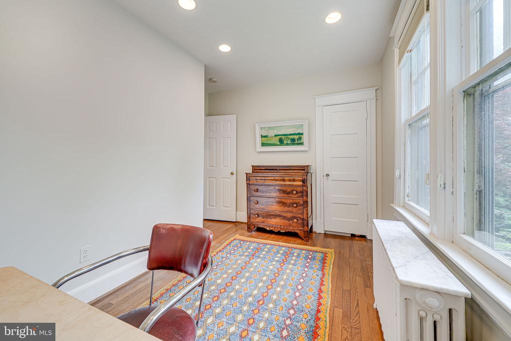 3100 Rodman St NW