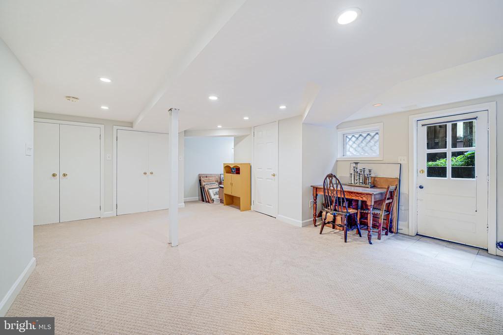 3100 Rodman St NW