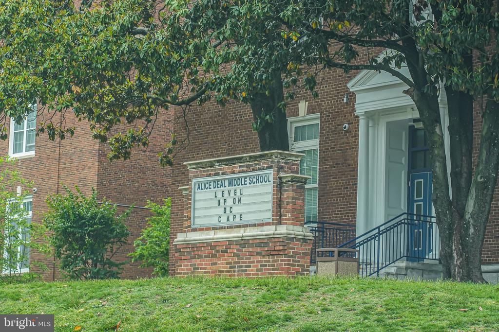 3100 Rodman St NW