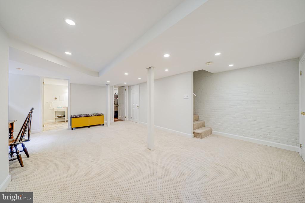3100 Rodman St NW