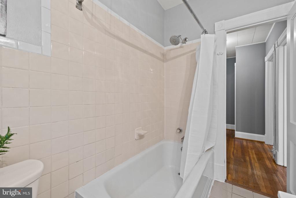 5112 Connecticut Ave NW #201