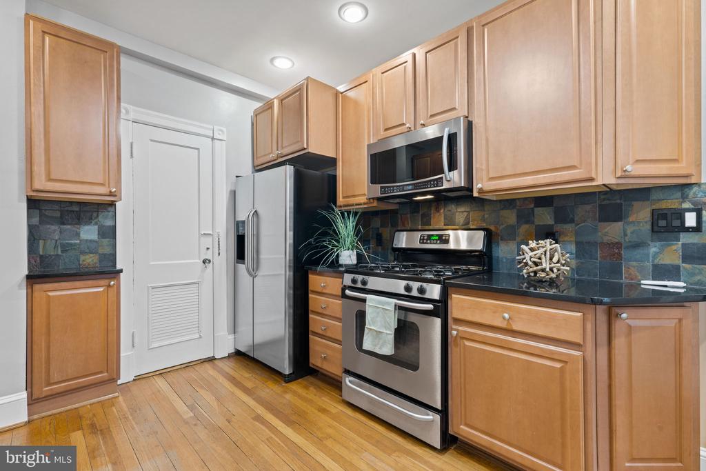 5112 Connecticut Ave NW #201