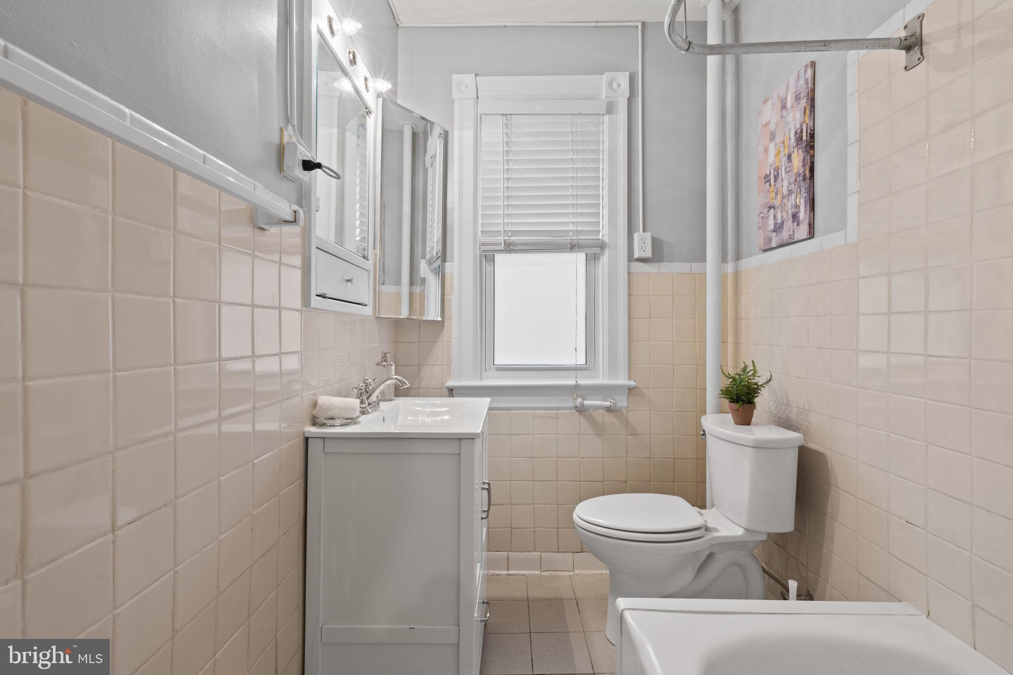 5112 Connecticut Ave NW #201