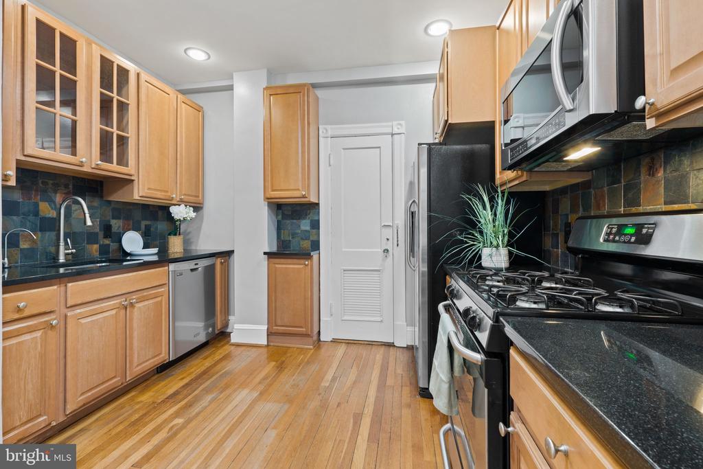 5112 Connecticut Ave NW #201