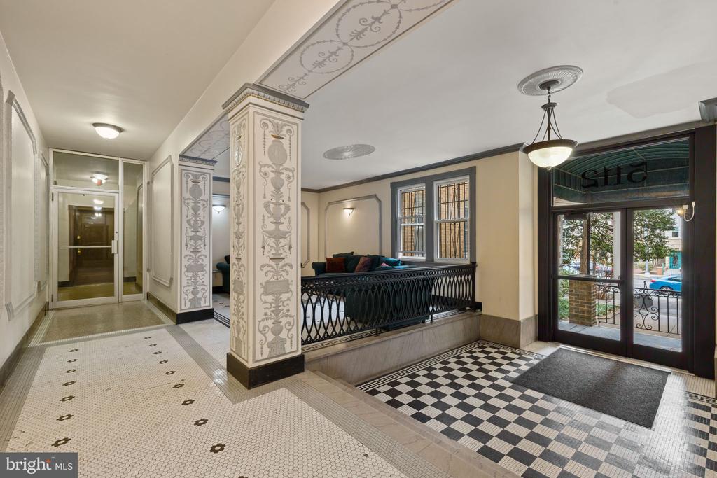 5112 Connecticut Ave NW #201