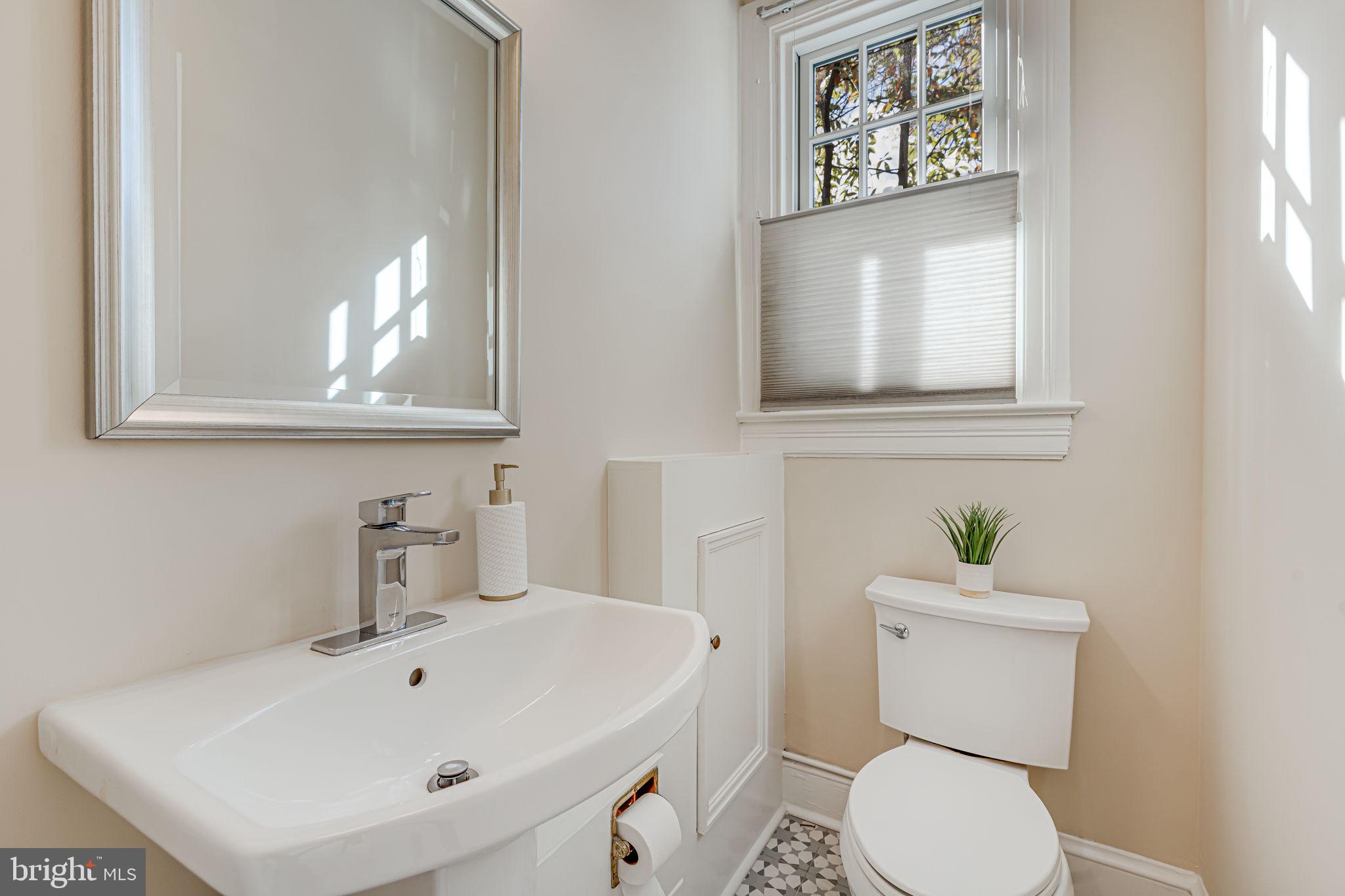 2202 Cathedral Ave NW