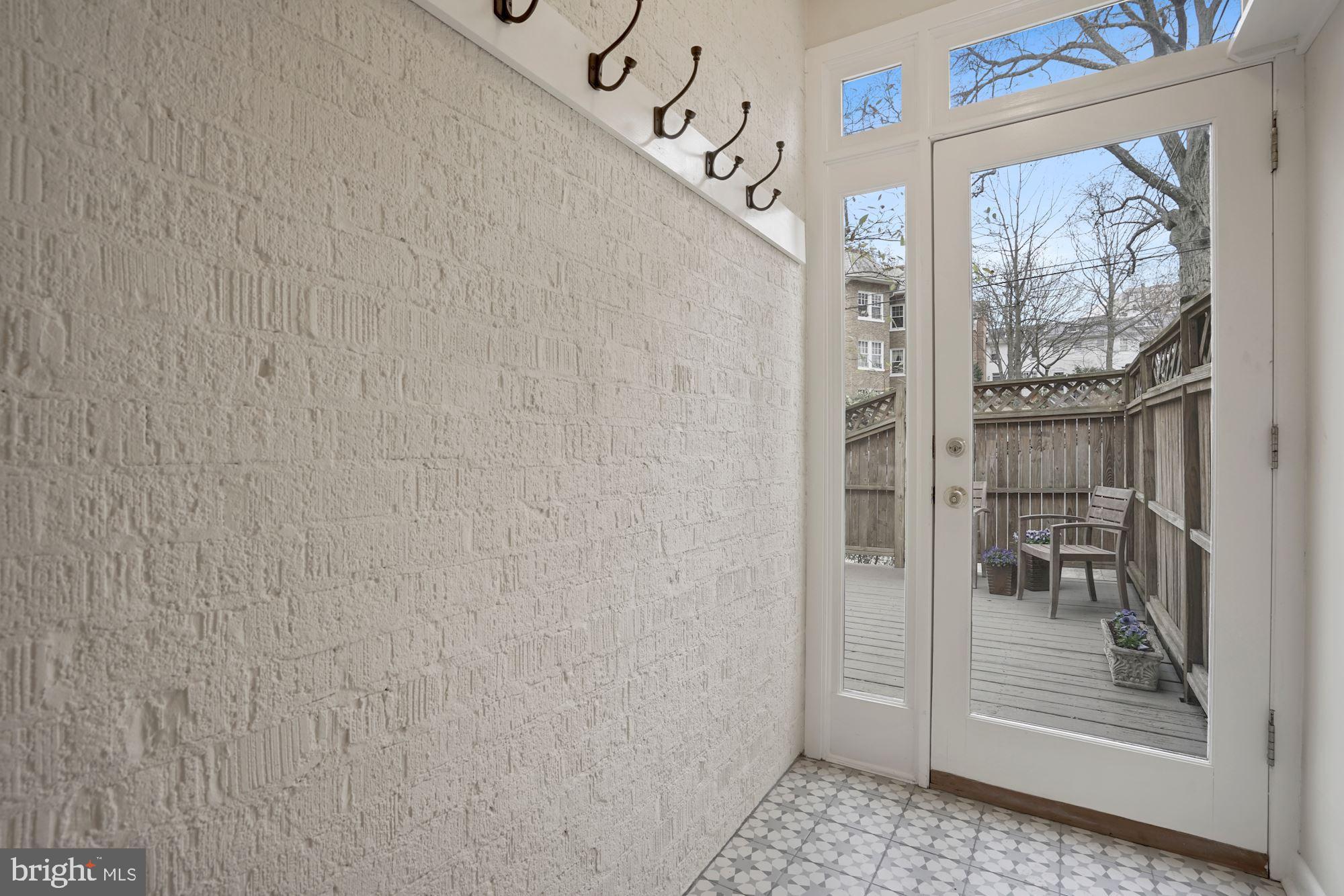 2202 Cathedral Ave NW