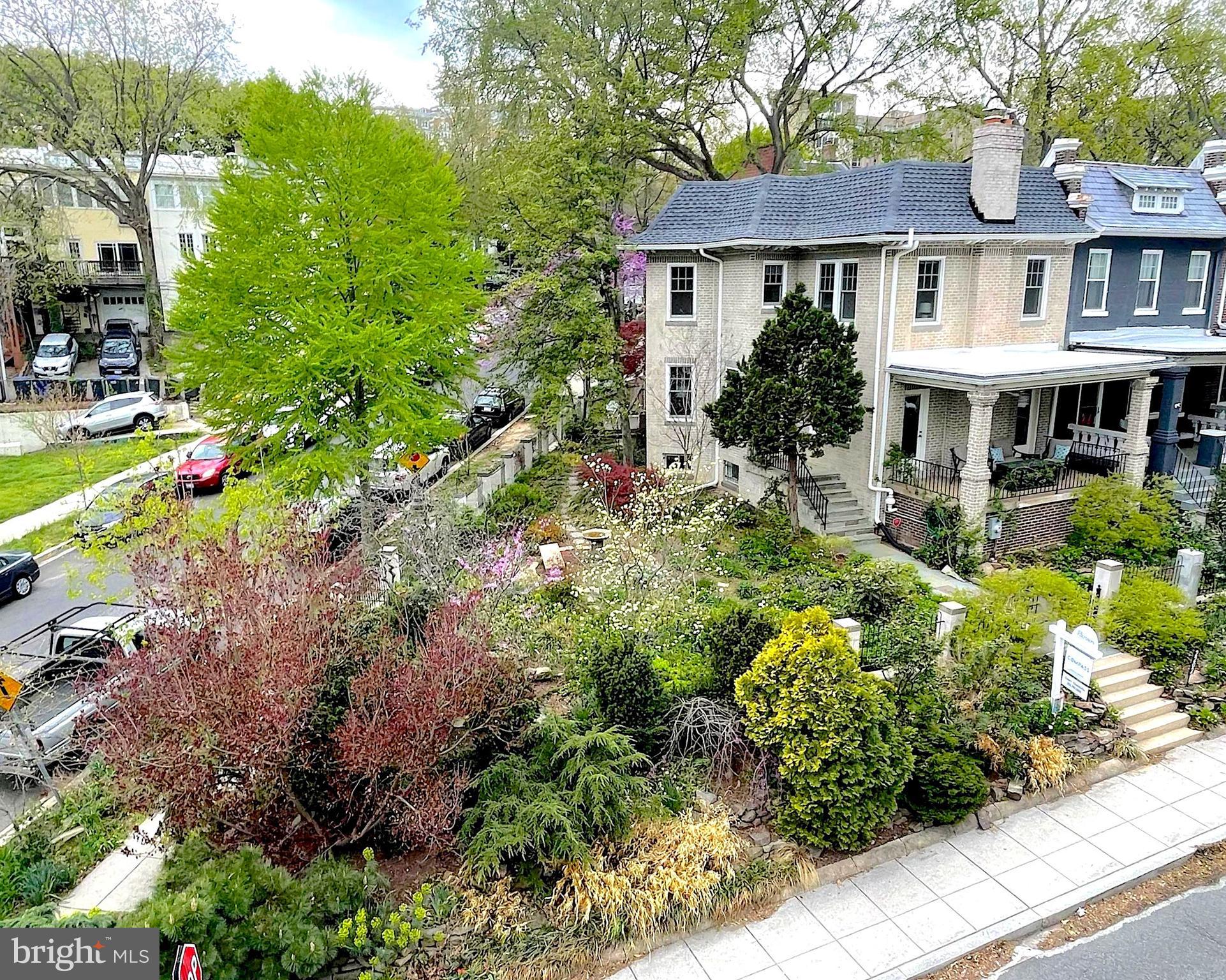 2202 Cathedral Ave NW