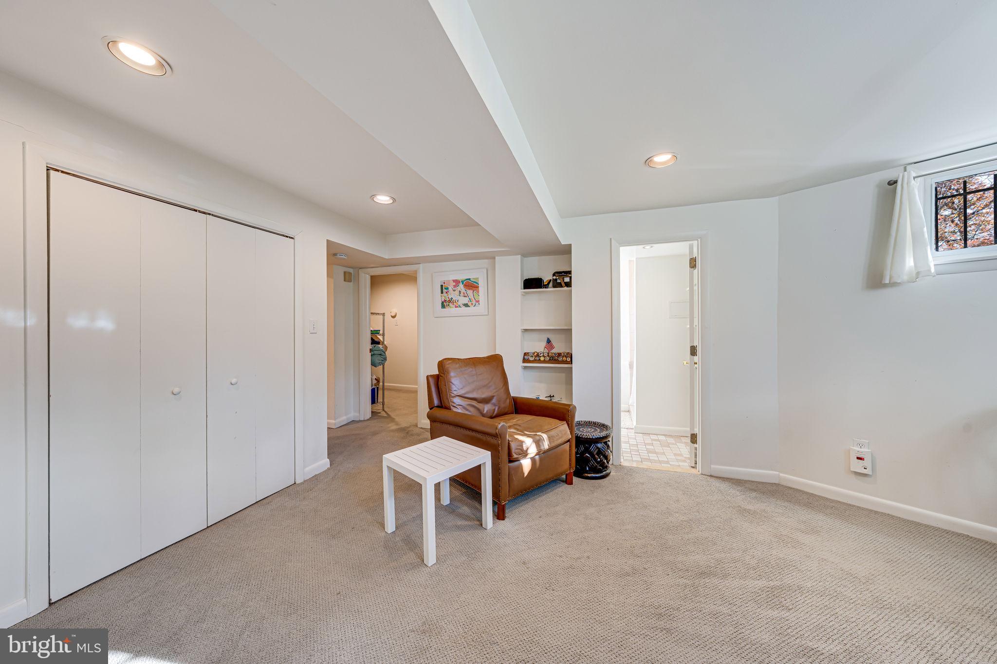 2202 Cathedral Ave NW