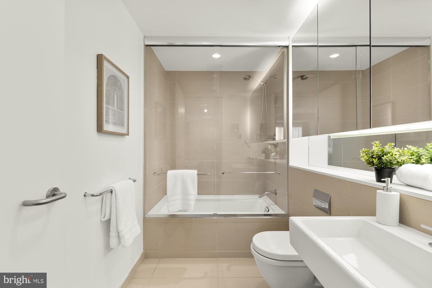 920 I St NW #504-505