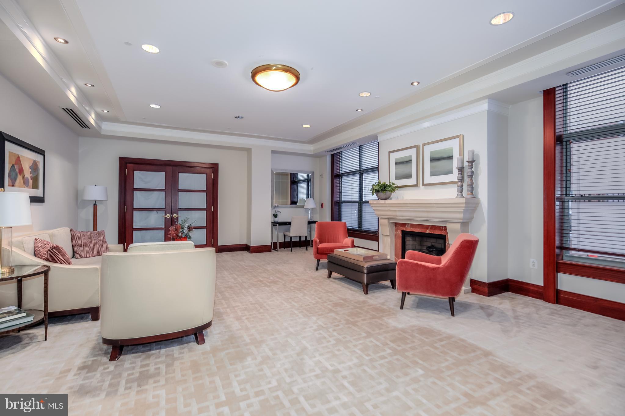 2425 L STREET NW 211