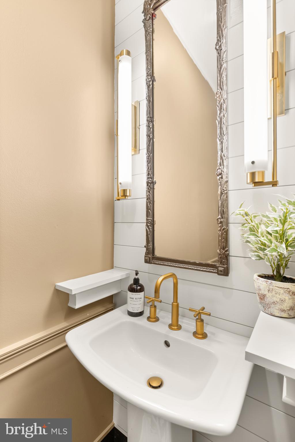 1519 KINGMAN PLACE NW