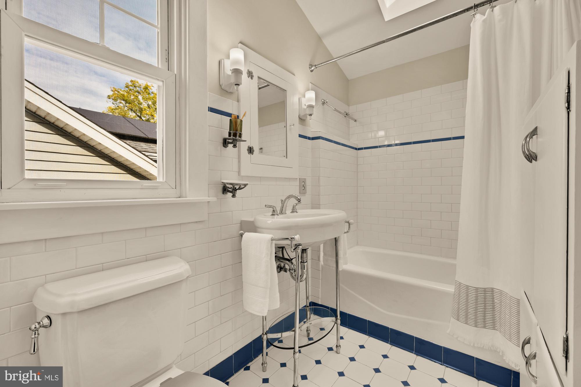 1210 KEARNY STREET NE