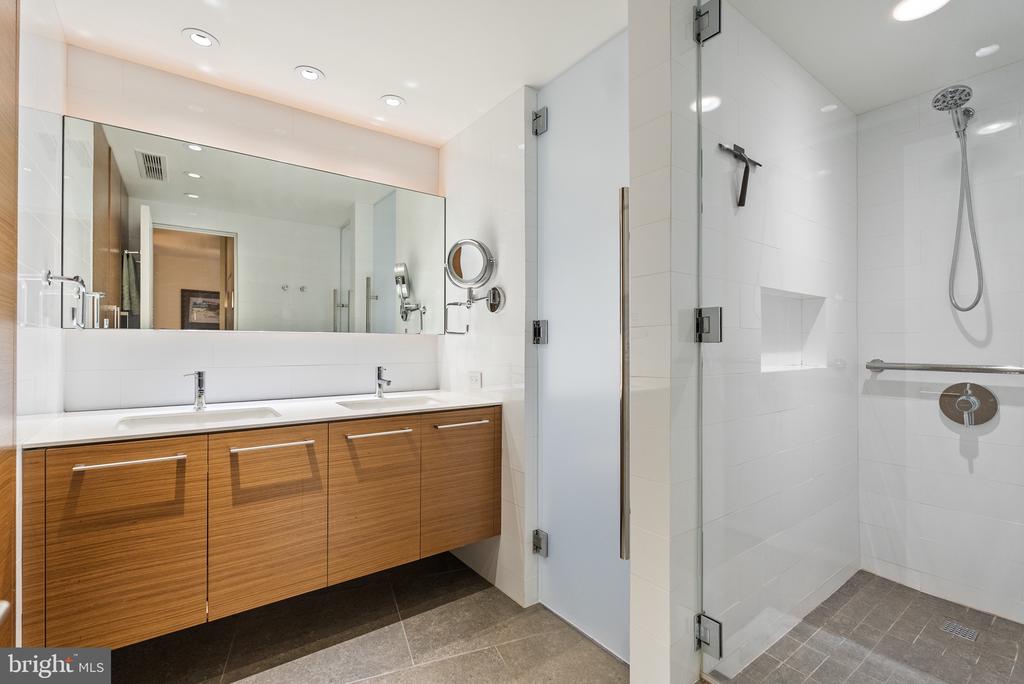 700 NEW HAMPSHIRE AVENUE NW Unit: 519