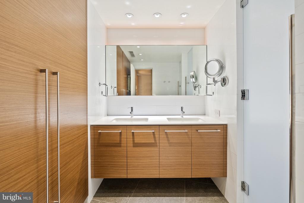 700 NEW HAMPSHIRE AVENUE NW Unit: 519