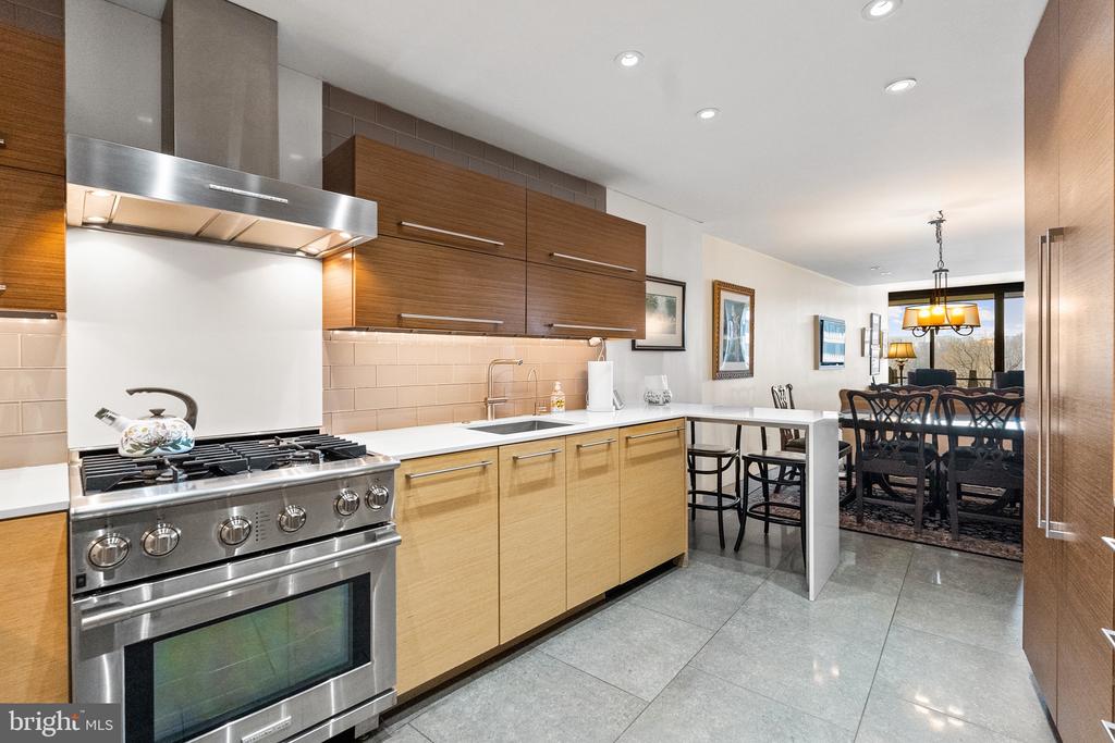 700 NEW HAMPSHIRE AVENUE NW Unit: 519