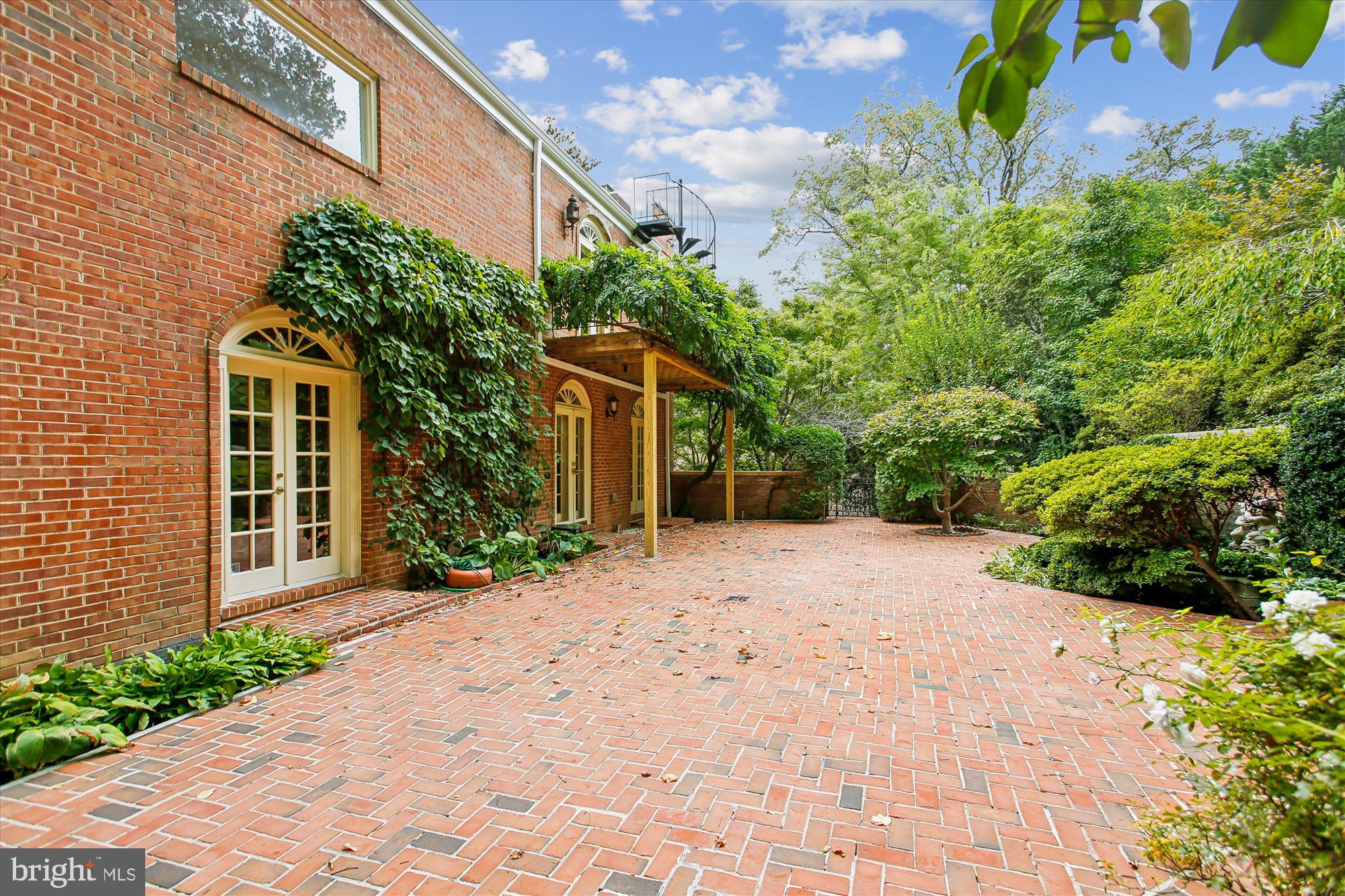 4016 LINNEAN AVENUE NW