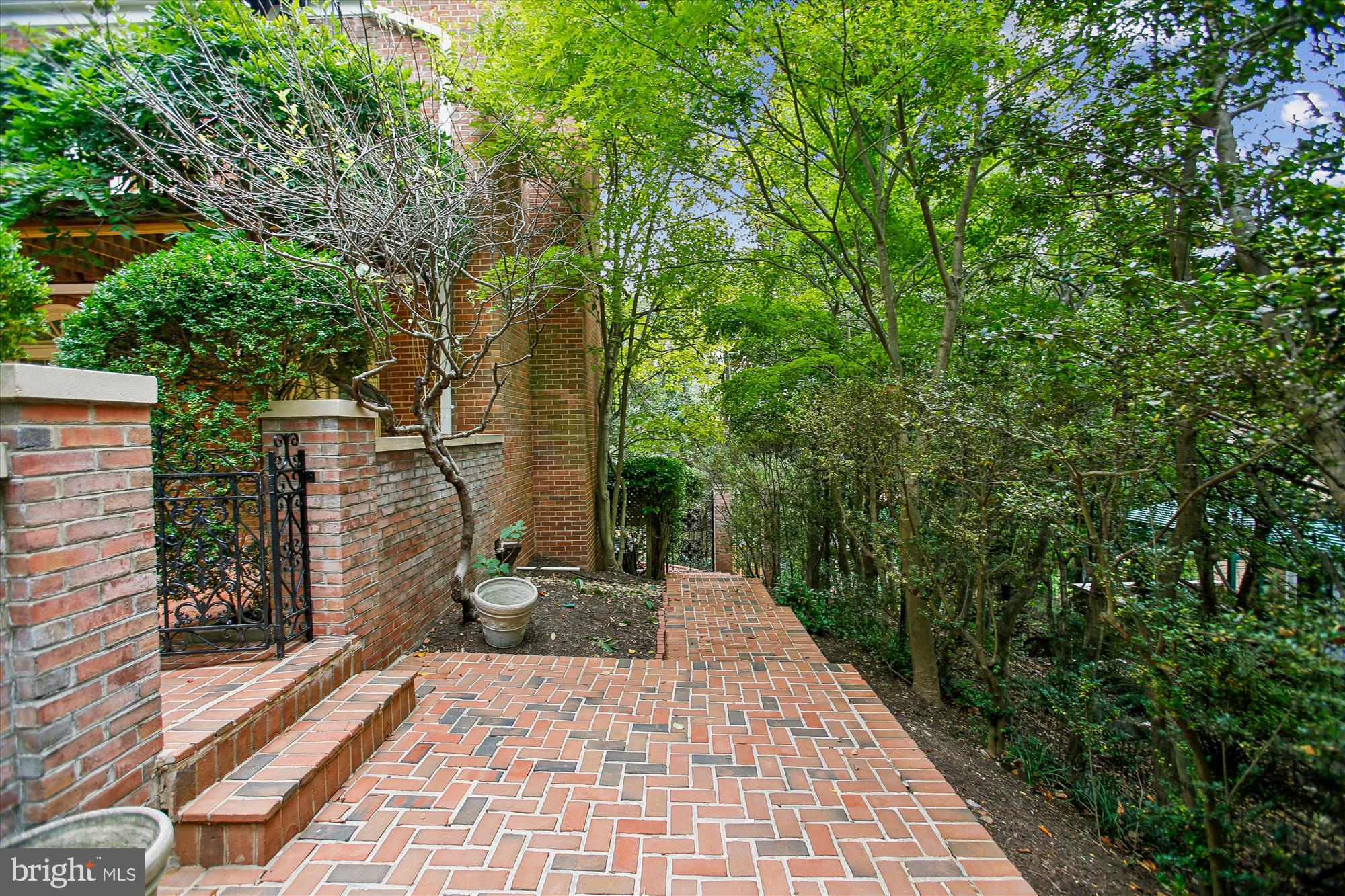 4016 LINNEAN AVENUE NW