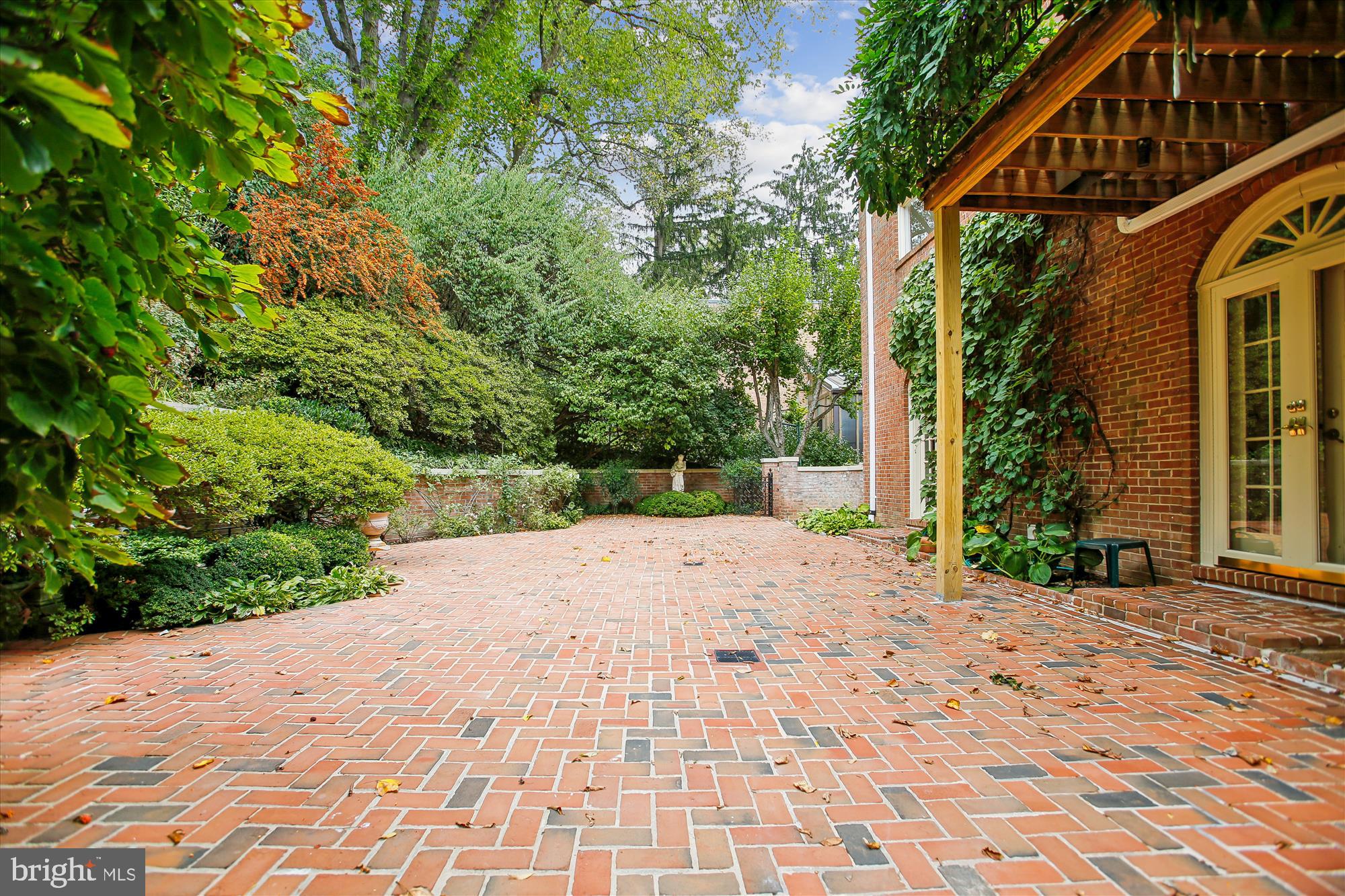 4016 LINNEAN AVENUE NW