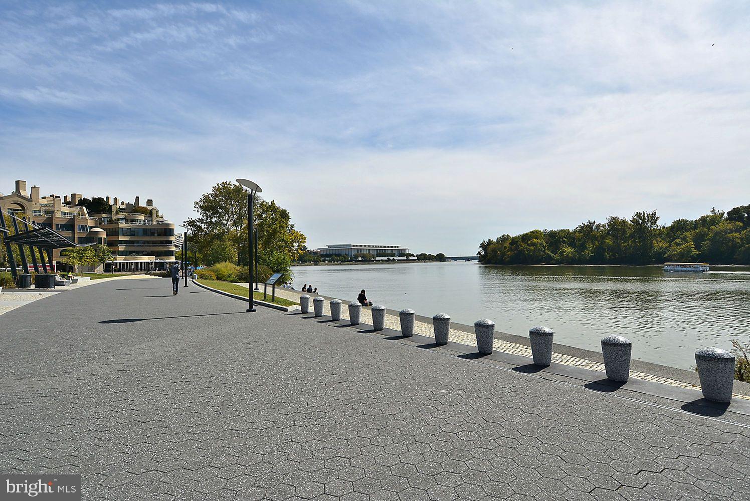 2425 L STREET NW 211