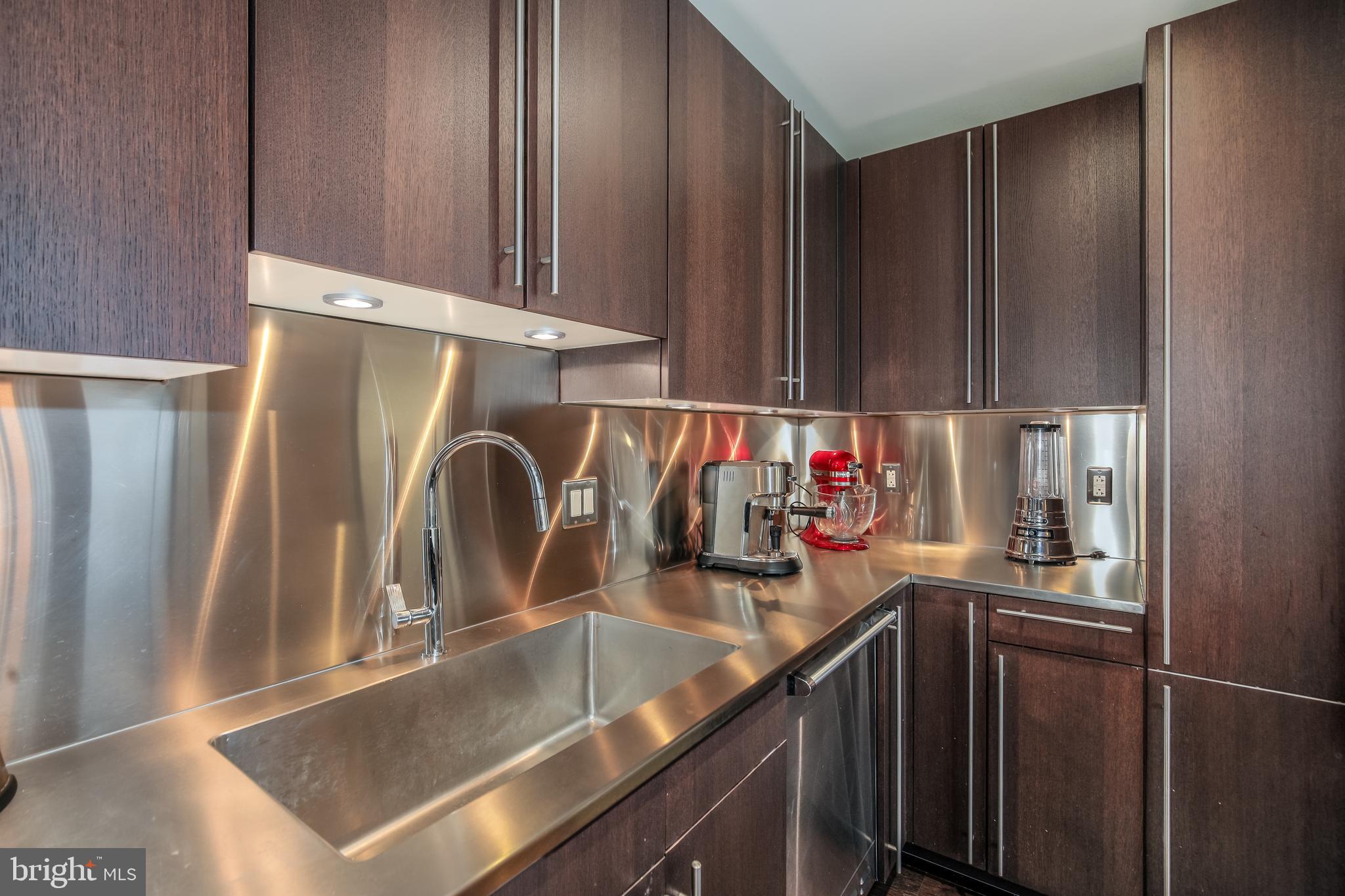 2425 L STREET NW 211