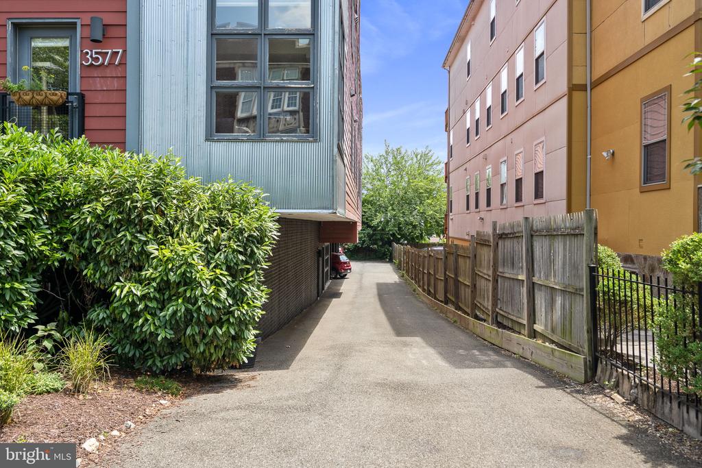 3577 WARDER STREET NW 102