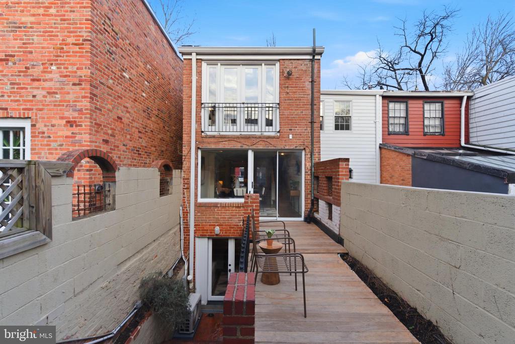 1610 33RD STREET NW