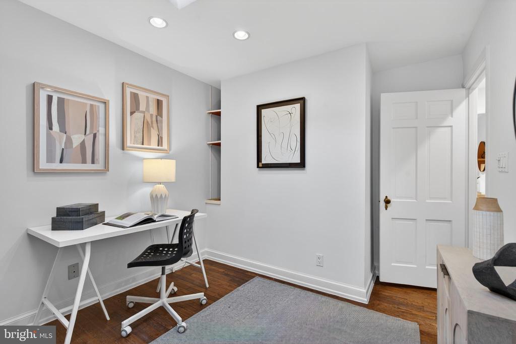 1610 33RD STREET NW