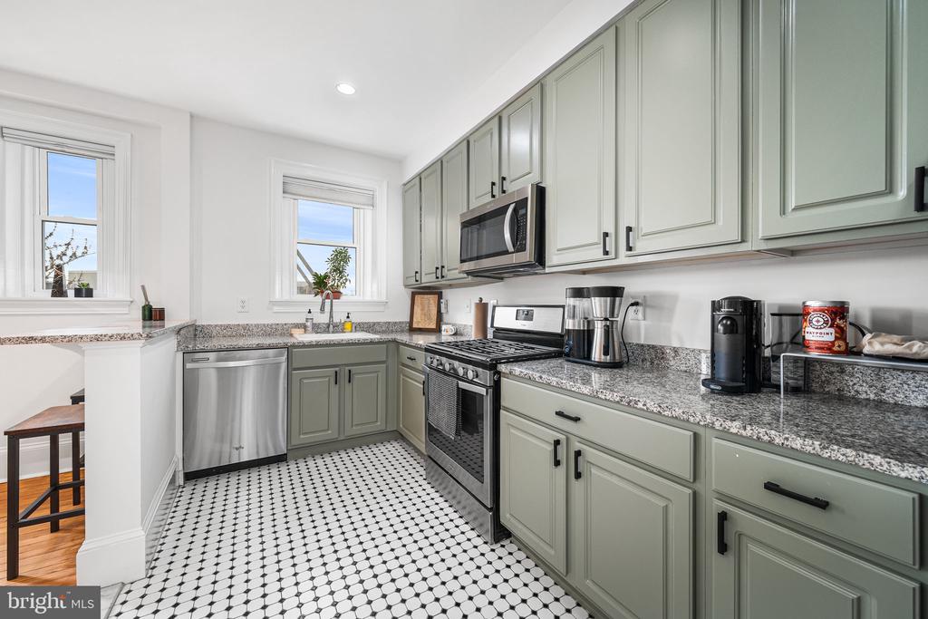 1423 R STREET NW 402