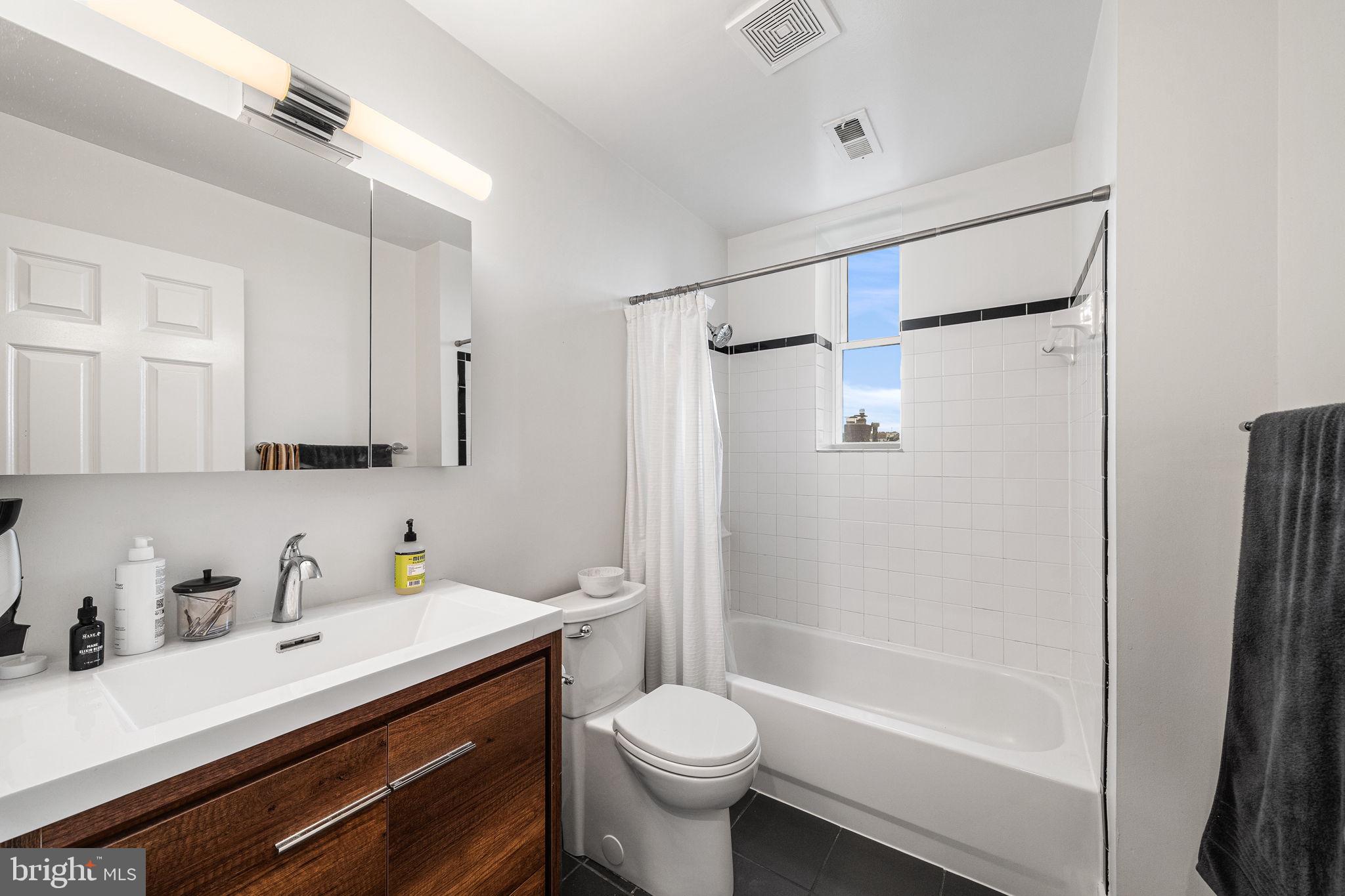 1423 R STREET NW 402