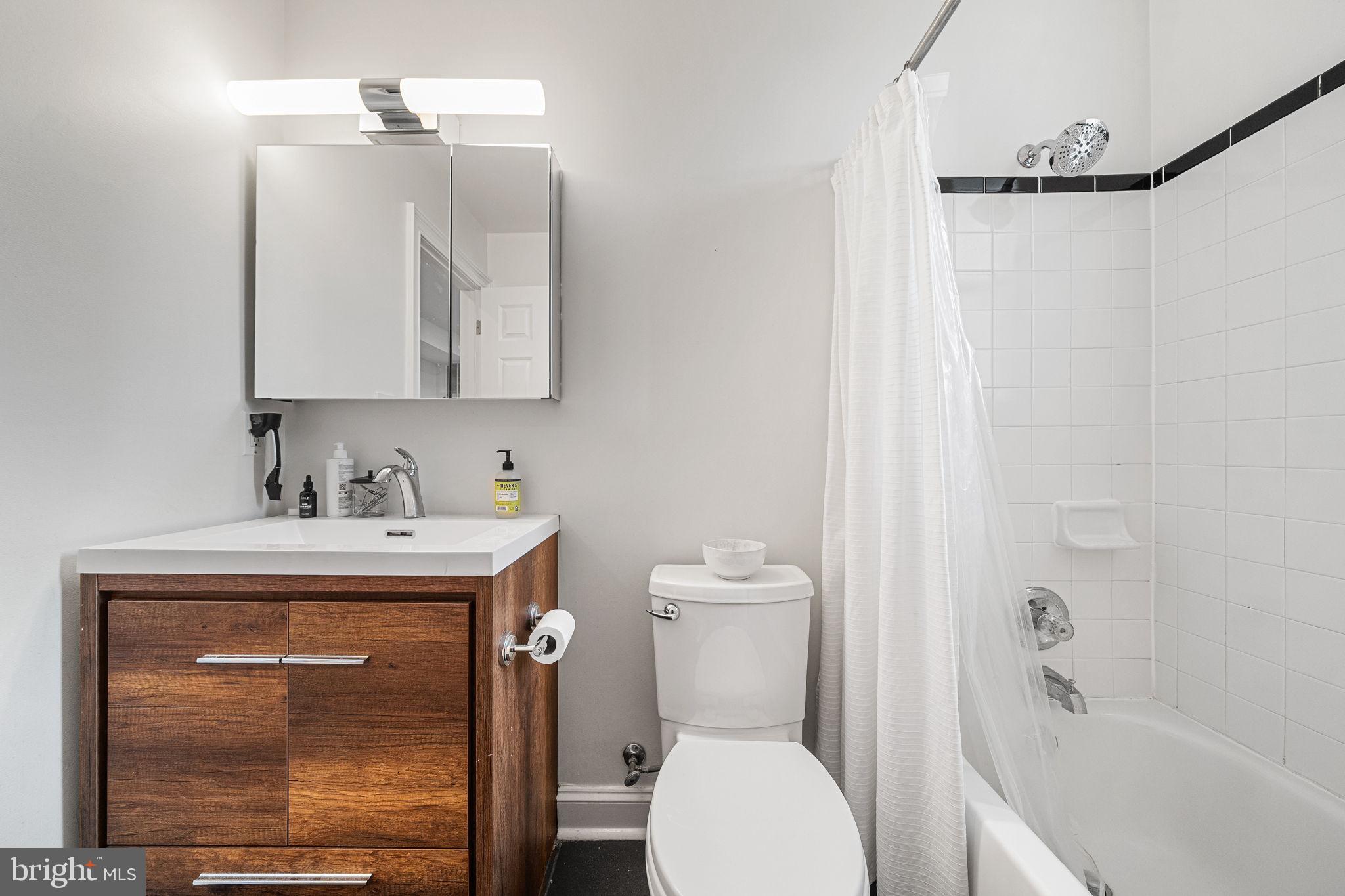 1423 R STREET NW 402