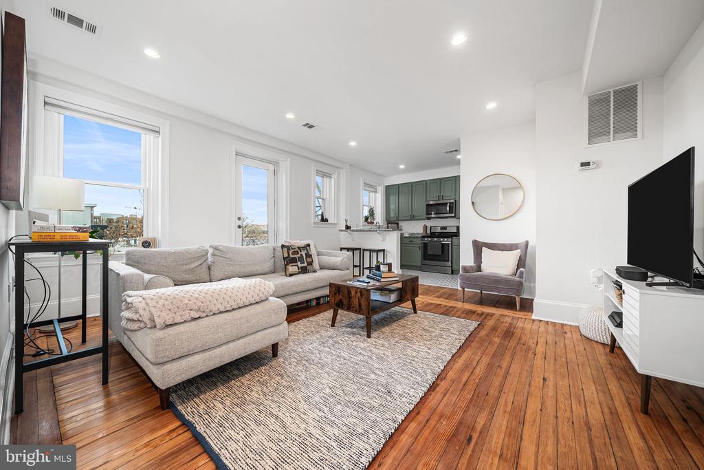 1423 R STREET NW 402