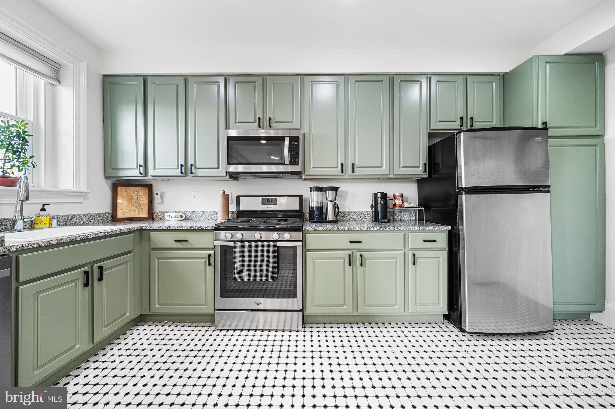 1423 R STREET NW 402