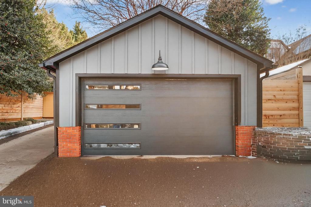 4121 MILITARY ROAD NW