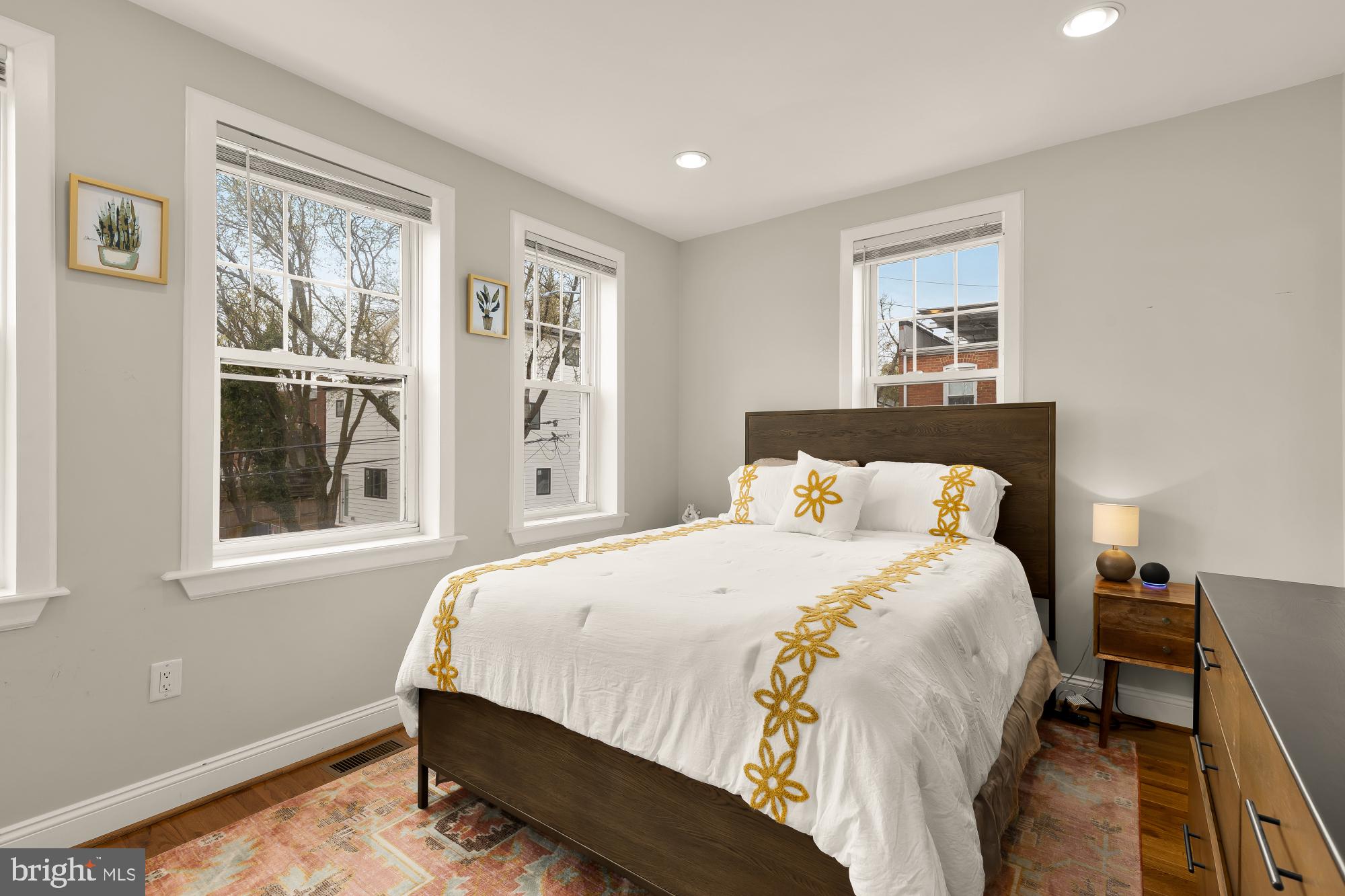 729 ROXBORO PLACE NW