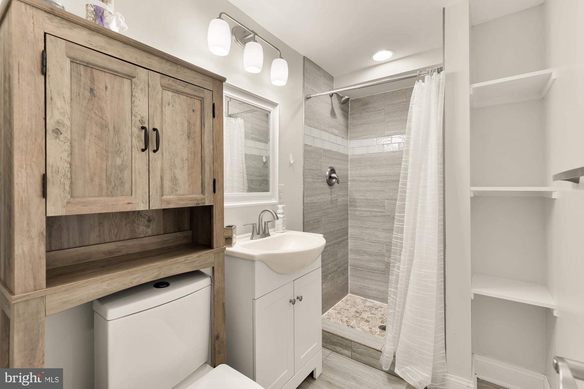 729 ROXBORO PLACE NW