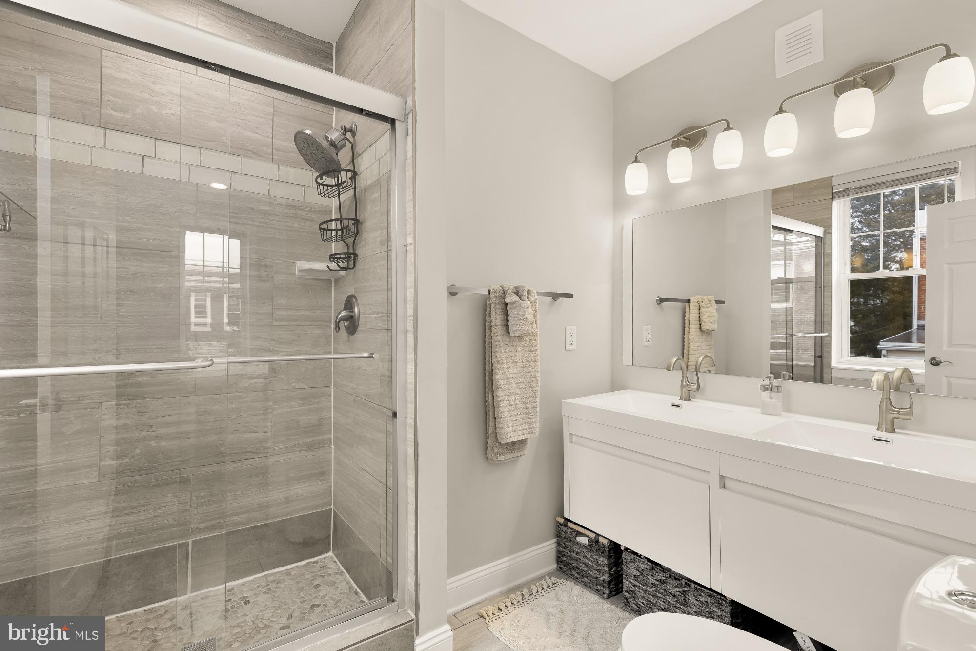 729 ROXBORO PLACE NW