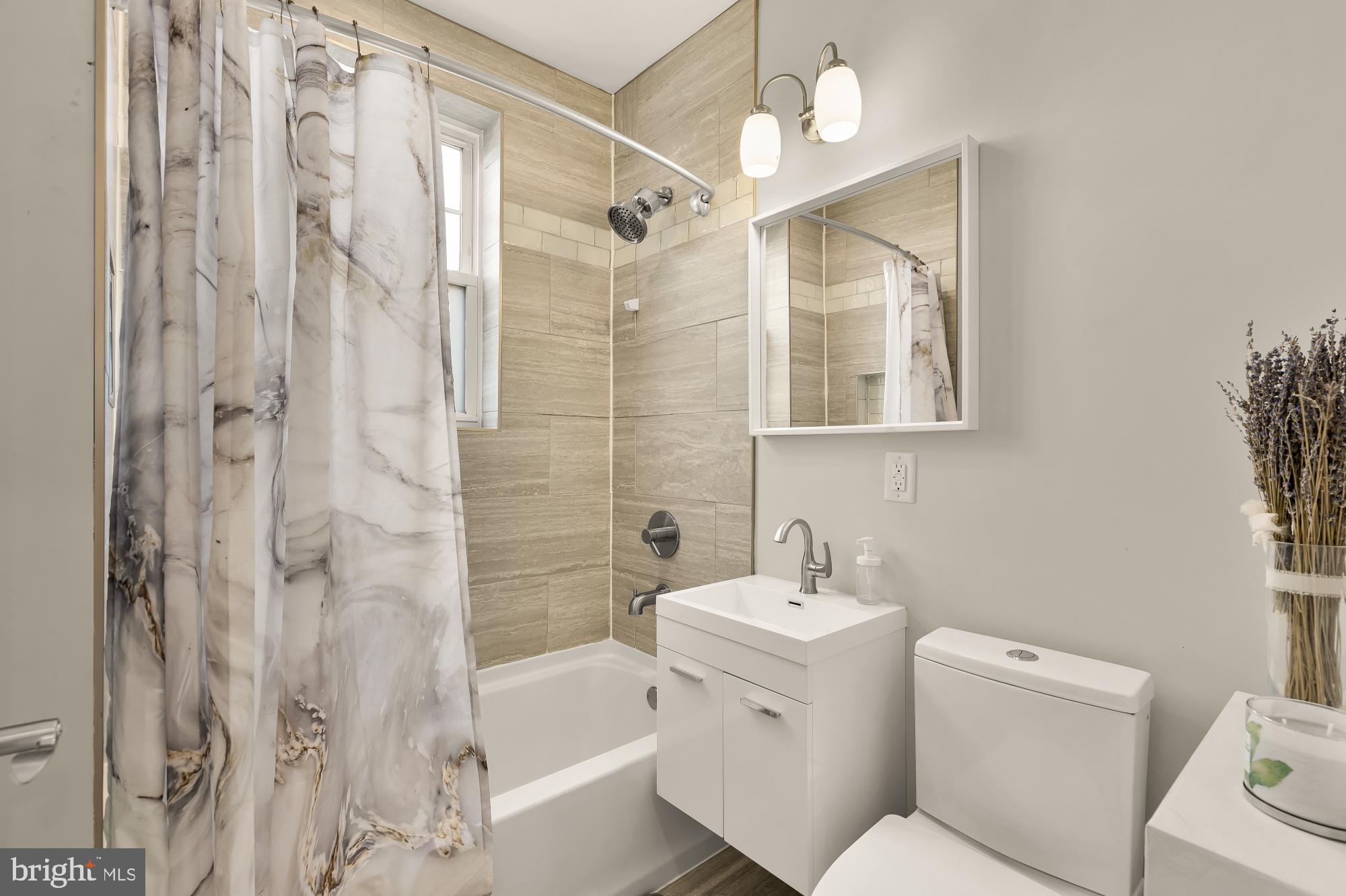 729 ROXBORO PLACE NW