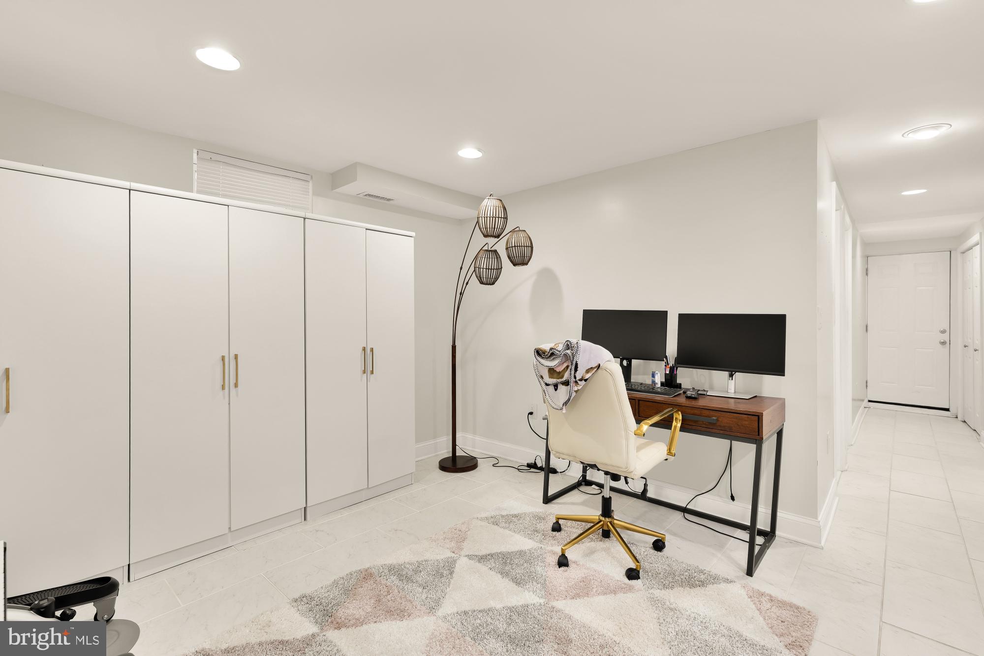 729 ROXBORO PLACE NW