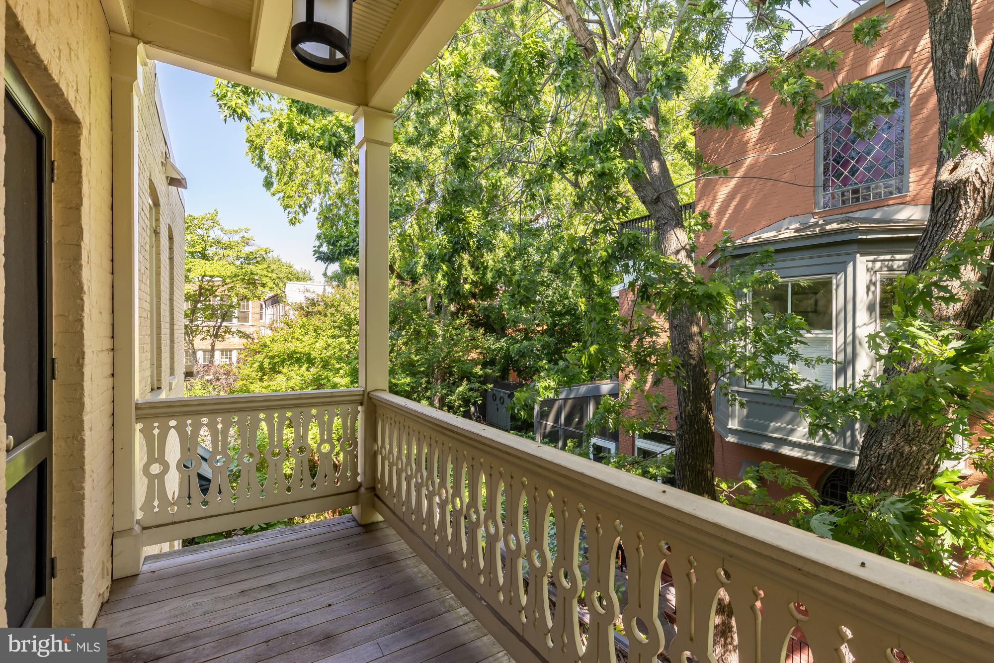 17 5TH STREET SE