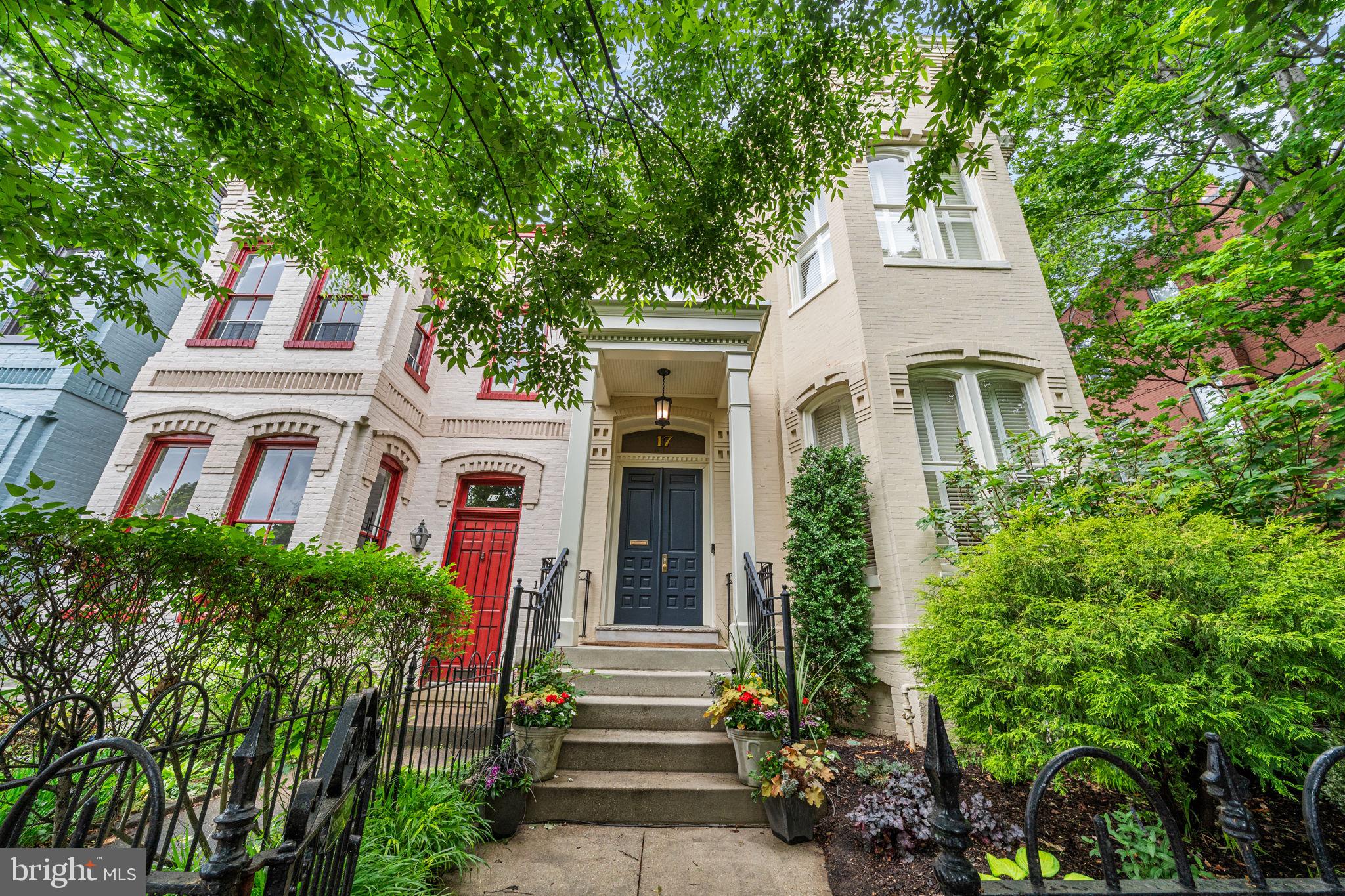 17 5TH STREET SE