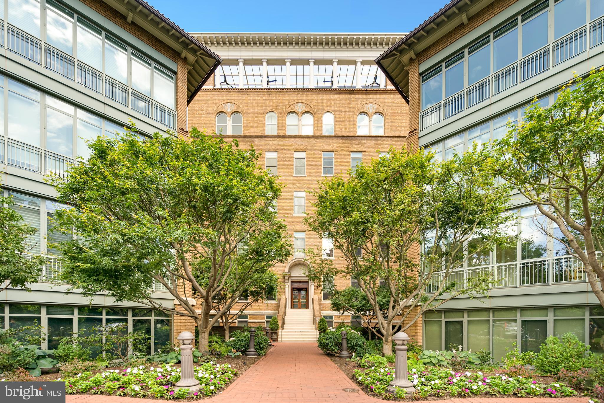 2425 L STREET NW 211