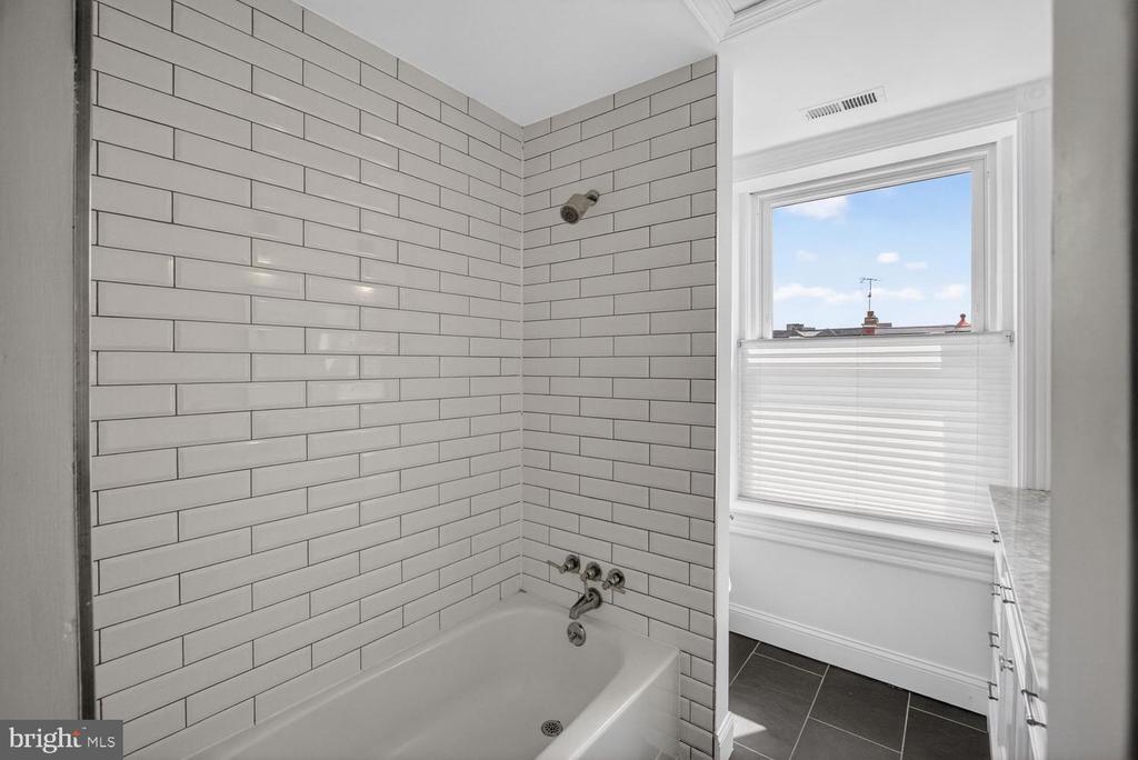 2510 CLIFFBOURNE PLACE NW Unit: 300
